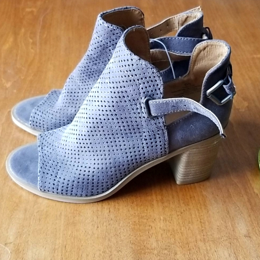 Gray Lizzy Universal thread bootie shoes